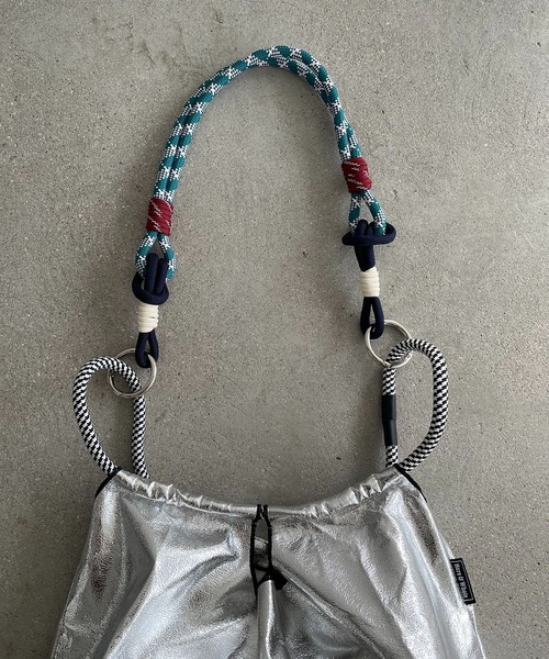 210nouve（トゥージュヌーブ）の「カラー コード ショルダー ストラップ（ショルダーバッグ・レディース・ホワイト/ブラック/イエロー/ブルー/グリーン/ピンク/ホワイト×ブラック・FREE）」の15枚目の写真