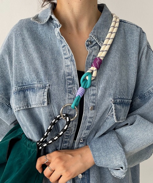 210nouve（トゥージュヌーブ）の「カラー コード ショルダー ストラップ（ショルダーバッグ・レディース・ホワイト/ブラック/イエロー/ブルー/グリーン/ピンク/ホワイト×ブラック・FREE）」の11枚目の写真