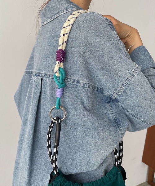 210nouve（トゥージュヌーブ）の「カラー コード ショルダー ストラップ（ショルダーバッグ・レディース・ホワイト/ブラック/イエロー/ブルー/グリーン/ピンク/ホワイト×ブラック・FREE）」の9枚目の写真