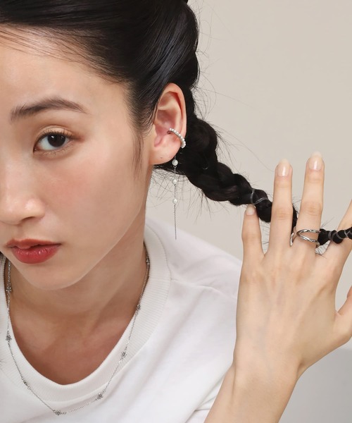 LHME（エルエイチエムイー）の「【WEB限定】“MELLOW”パールチェーンドロップイヤーカフ/サージカルステンレス（金属アレルギー対応）【LHME / エルエイチエムイー】（イヤーカフ・レディース・ゴールド/シルバー・ONE SIZE）」の11枚目の写真