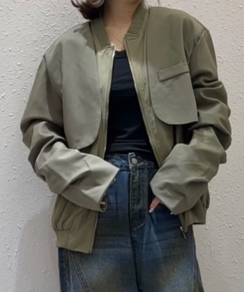 CREARE -LINO-（クレアーレリノ）の「＜ユニセックス＞ツイルレイヤード MA-1風ブルゾン/ジャケット（MA-1・レディース・ブラック/カーキ・FREE）」の7枚目の写真