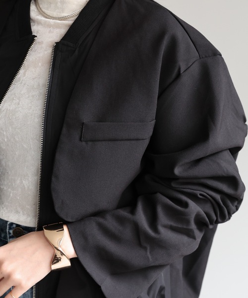 CREARE -LINO-（クレアーレリノ）の「＜ユニセックス＞ツイルレイヤード MA-1風ブルゾン/ジャケット（MA-1・レディース・ブラック/カーキ・FREE）」の4枚目の写真