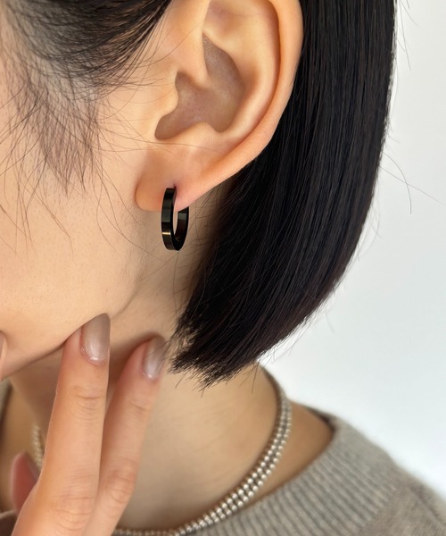 Diliraba(ディリラバ)の「【Diliraba】サージカルステンレス フープピアス バイカラー 4点セット D(ピアス(両耳用)・レディース・ブラック・FREE)」の3枚目の写真