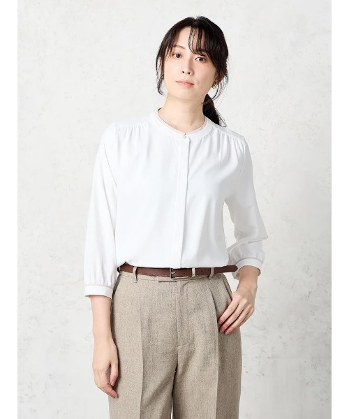 Perfect Suit FActory（パーフェクトスーツファクトリー）の「【UVカット/防しわ】パウダーストレッチ　7分袖配色ブラウス　ホワイト/グレー系/L.グレー/ベージュ（シャツ/ブラウス・レディース・グレー/オフホワイト/ベージュ/ライトグレー・M/L/S）」の2枚目の写真