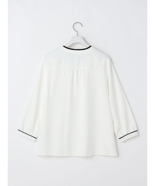 Perfect Suit FActory（パーフェクトスーツファクトリー）の「【UVカット/防しわ】パウダーストレッチ　7分袖配色ブラウス　ホワイト/グレー系/L.グレー/ベージュ（シャツ/ブラウス・レディース・グレー/オフホワイト/ベージュ/ライトグレー・M/L/S）」の18枚目の写真