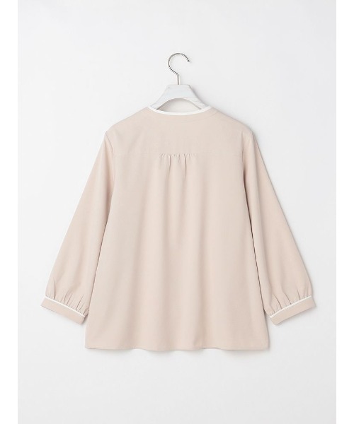 Perfect Suit FActory（パーフェクトスーツファクトリー）の「【UVカット/防しわ】パウダーストレッチ　7分袖配色ブラウス　ホワイト/グレー系/L.グレー/ベージュ（シャツ/ブラウス・レディース・グレー/オフホワイト/ベージュ/ライトグレー・M/L/S）」の8枚目の写真