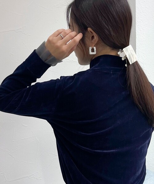 fredy emue(フレディエミュ)の「フロッキー袖チュールタートルネック(その他トップス・レディース・チャコールグレー/ブラック/ネイビー/オフホワイト・38)」の17枚目の写真