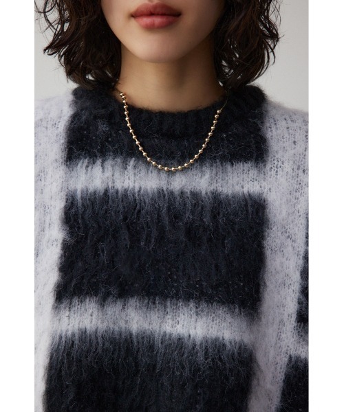 AZUL by moussy(アズールバイマウジー)の「チェックパターンクロップドシャギーニット(ニット/セーター・レディース・ブラック/ブルー・FREE)」の9枚目の写真