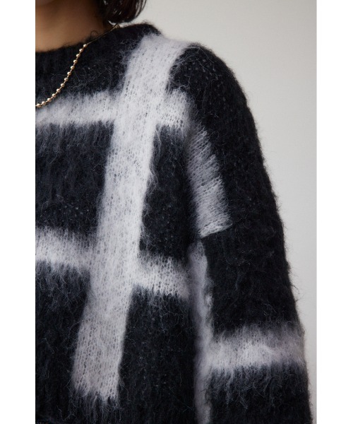AZUL by moussy(アズールバイマウジー)の「チェックパターンクロップドシャギーニット(ニット/セーター・レディース・ブラック/ブルー・FREE)」の10枚目の写真