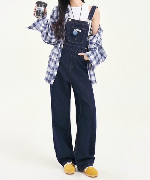 aimoha（アイモハ）の「ワイドシルエットデニムサロペット（サロペット/オーバーオール・レディース・ピンク/ブラック/ネイビー・LARGE/MEDIUM/SMALL/X-SMALL）」の4枚目の写真