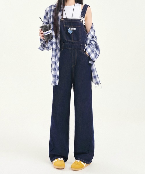 aimoha（アイモハ）の「ワイドシルエットデニムサロペット（サロペット/オーバーオール・レディース・ピンク/ブラック/ネイビー・LARGE/MEDIUM/SMALL/X-SMALL）」の5枚目の写真