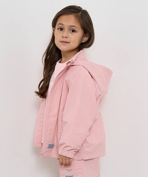 b・ROOM（ビールーム）の「【撥水加工】収納袋付きマウンテンパーカ（マウンテンパーカー・キッズ・ブルー系その他2/ラベンダー/レモンイエロー/ライトピンク/ライトカーキ/パープル/レッド/シルバーグレー/ベージュ/ブラック・110cm/140cm/130cm/120cm/100cm）」の9枚目の写真