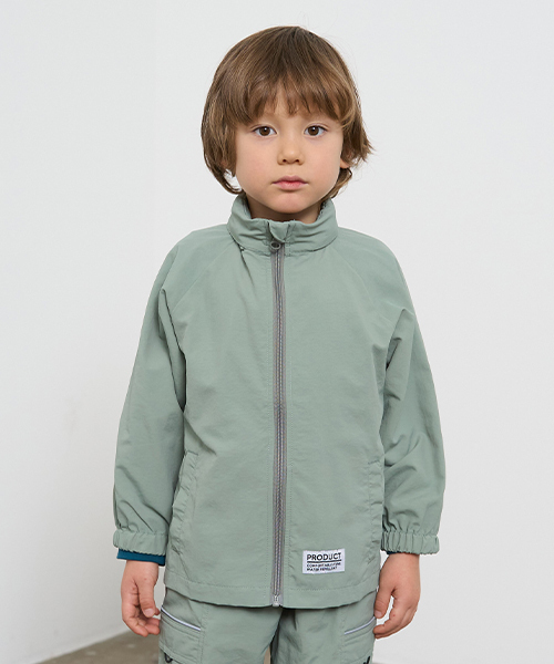 b・ROOM（ビールーム）の「【撥水加工】収納袋付きマウンテンパーカ（マウンテンパーカー・キッズ・ブルー系その他2/ラベンダー/レモンイエロー/ライトピンク/ライトカーキ/パープル/レッド/シルバーグレー/ベージュ/ブラック・110cm/140cm/130cm/120cm/100cm）」の22枚目の写真