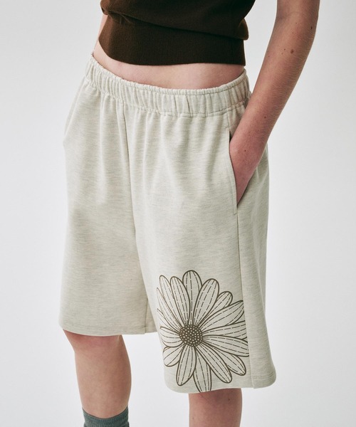 OVERSIZED SWEAT BERMUDA FLOWER（スウェットパンツ）｜Mardi Mercredi