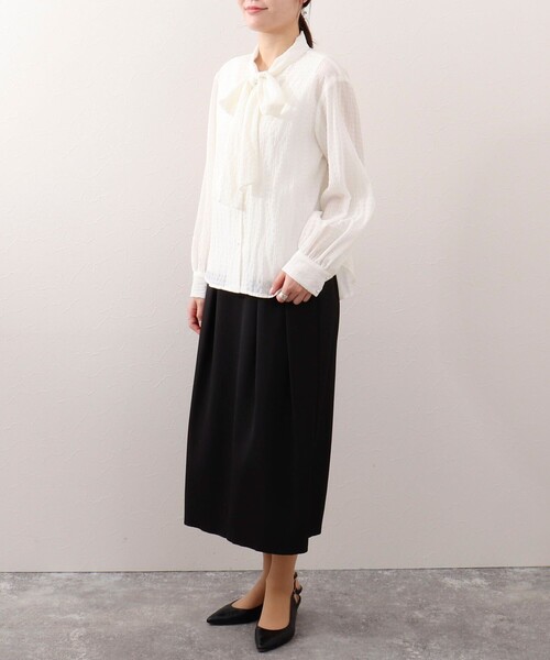 MICO COULIER(ミコクリエ)の「《オケージョン対応》ボーダージャガード楊柳リボンタイブラウス(シャツ/ブラウス・レディース・オフホワイト/グレイッシュベージュ・38)」の9枚目の写真