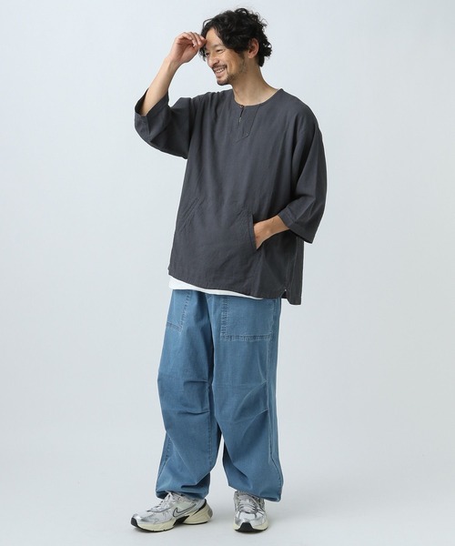 BAYFLOW(ベイフロー)の「リネンキーネック7分袖シャツプルオーバー(シャツ/ブラウス・メンズ・チャコールグレー/オフホワイト/カーキ・MEDIUM/LARGE)」の5枚目の写真