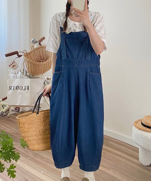 aimoha(アイモハ)の「デニムオーバーオールワイドパンツ(つなぎ/オールインワン・レディース・ライトブルー/ネイビー・FREE)」の7枚目の写真