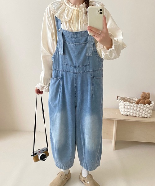 aimoha(アイモハ)の「デニムオーバーオールワイドパンツ(つなぎ/オールインワン・レディース・ライトブルー/ネイビー・FREE)」の5枚目の写真