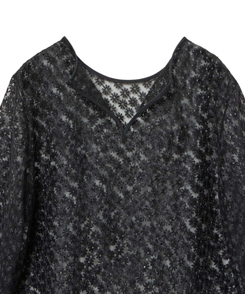 ANAYI(アナイ)の「フラワー刺繍クルー プルオーバー(Tシャツ/カットソー・レディース・ホワイト/ブラック・36/38)」の16枚目の写真