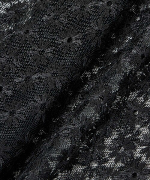 ANAYI(アナイ)の「フラワー刺繍クルー プルオーバー(Tシャツ/カットソー・レディース・ホワイト/ブラック・36/38)」の19枚目の写真