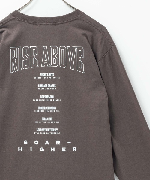 Mac-House(マックハウス)の「T-GRAPHICS メッセージプリント長袖Tシャツ(Tシャツ/カットソー・メンズ・オートミール/モカ/ホワイト/ブラック/ブルーグレー・S/M/L/XL)」の4枚目の写真