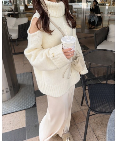 Ogue.（オグ）の「[ Ogue. ] インナー付き / turtleneck fluffy azato knit （タートルネックあざとニット）（ニット/セーター・レディース・ホワイト/ベビーピンク・FREE）」の4枚目の写真