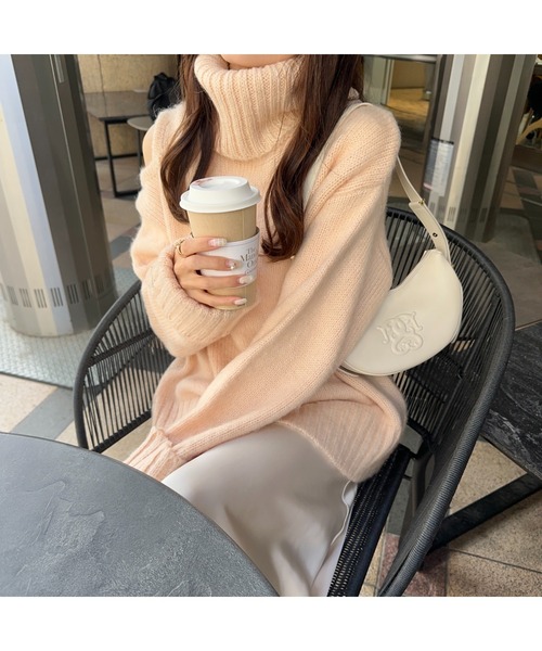 Ogue.（オグ）の「[ Ogue. ] インナー付き / turtleneck fluffy azato knit （タートルネックあざとニット）（ニット/セーター・レディース・ホワイト/ベビーピンク・FREE）」の13枚目の写真