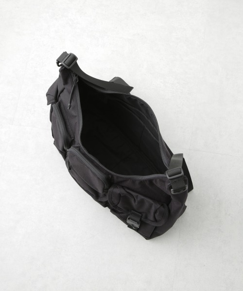 BAICYCLON by Bagjack（バイシクロン バイ バグジャック）の「BAICYCLON by Bagjack/MULTI POCKETS SHOULDER BAG L（ショルダーバッグ・メンズ・ブラック・FREE）」の3枚目の写真