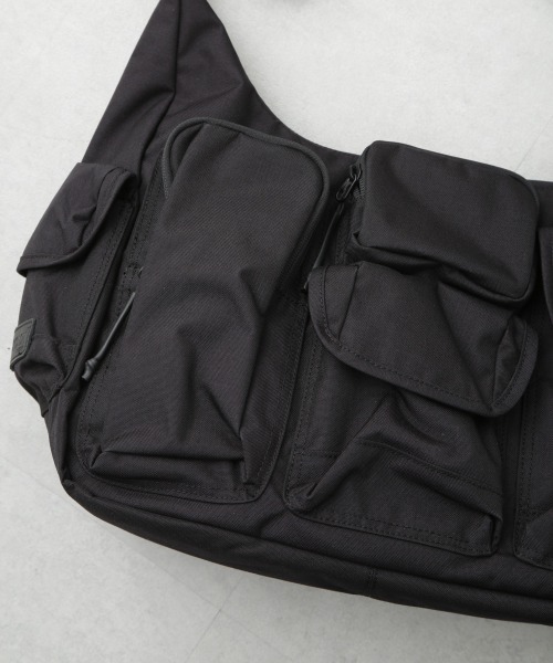 BAICYCLON by Bagjack（バイシクロン バイ バグジャック）の「BAICYCLON by Bagjack/MULTI POCKETS SHOULDER BAG L（ショルダーバッグ・メンズ・ブラック・FREE）」の9枚目の写真