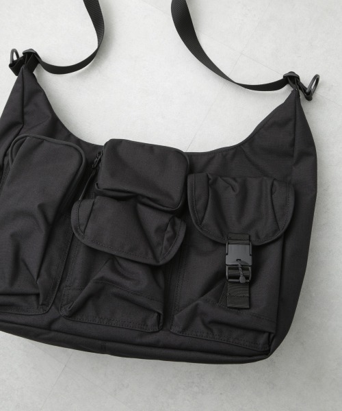 BAICYCLON by Bagjack（バイシクロン バイ バグジャック）の「BAICYCLON by Bagjack/MULTI POCKETS SHOULDER BAG L（ショルダーバッグ・メンズ・ブラック・FREE）」の2枚目の写真