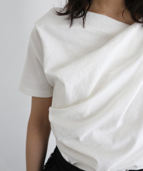 hellam（へラム）の「ドレープデザイン半袖Tシャツ（Tシャツ/カットソー・レディース・ブラック/オフホワイト/オートミール・FREE）」の16枚目の写真