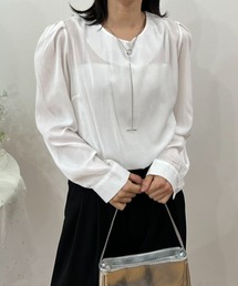 ノーカラーシアーブラウス