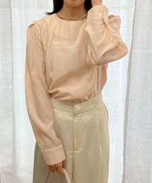 ノーカラーシアーブラウス