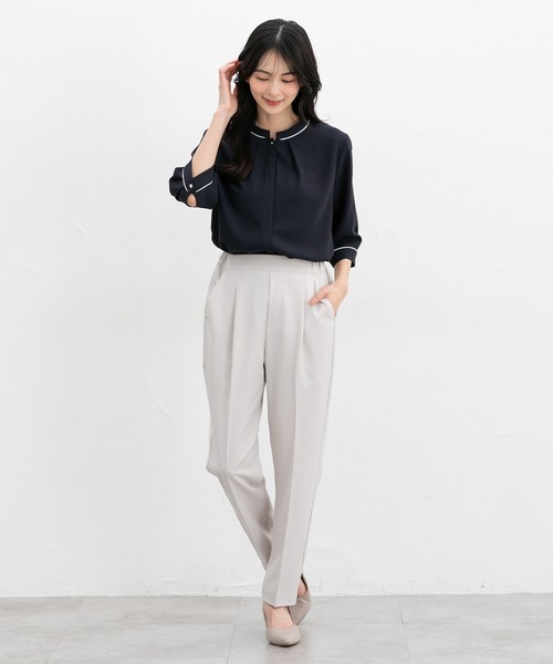 Honeys（ハニーズ）の「６分袖配色バンドカラーブラウス（シャツ/ブラウス・レディース・ネイビー/ホワイト/スモーキーグリーン系/ピンクベージュ/グレイッシュブルー・3L/L/LL/M/S）」の10枚目の写真