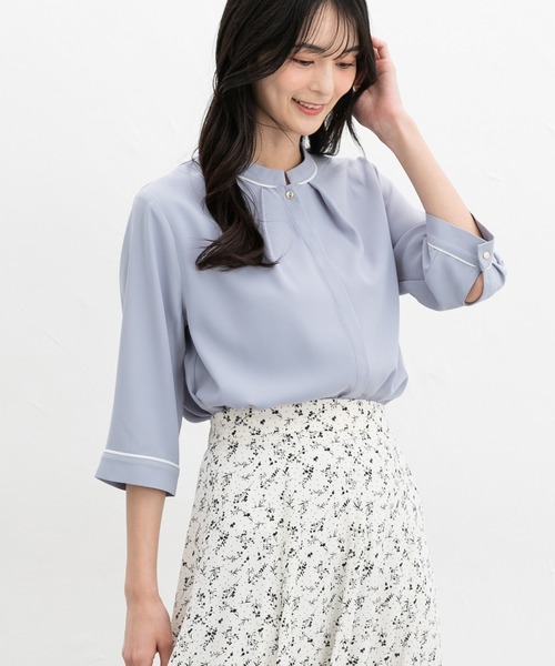 Honeys（ハニーズ）の「６分袖配色バンドカラーブラウス（シャツ/ブラウス・レディース・ネイビー/ホワイト/スモーキーグリーン系/ピンクベージュ/グレイッシュブルー・3L/L/LL/M/S）」の13枚目の写真