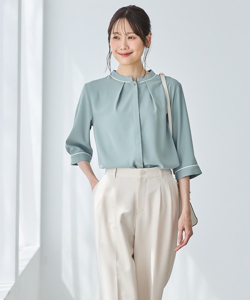 Honeys（ハニーズ）の「６分袖配色バンドカラーブラウス（シャツ/ブラウス・レディース・ネイビー/ホワイト/スモーキーグリーン系/ピンクベージュ/グレイッシュブルー・3L/L/LL/M/S）」の15枚目の写真