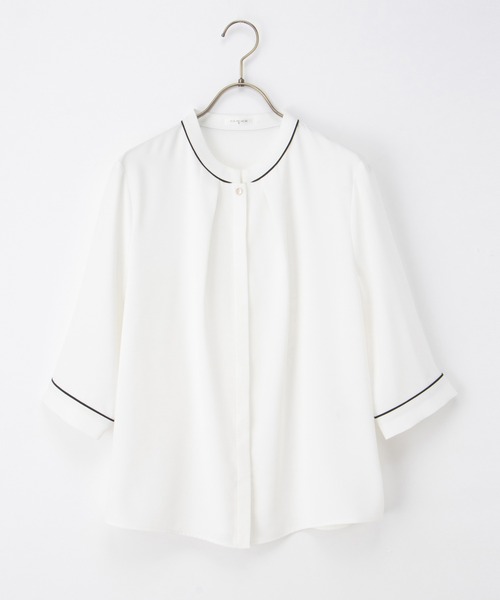 Honeys（ハニーズ）の「６分袖配色バンドカラーブラウス（シャツ/ブラウス・レディース・ネイビー/ホワイト/スモーキーグリーン系/ピンクベージュ/グレイッシュブルー・3L/L/LL/M/S）」の18枚目の写真