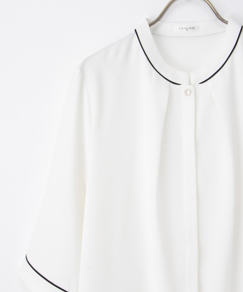 Honeys（ハニーズ）の「６分袖配色バンドカラーブラウス（シャツ/ブラウス・レディース・ネイビー/ホワイト/スモーキーグリーン系/ピンクベージュ/グレイッシュブルー・3L/L/LL/M/S）」の19枚目の写真