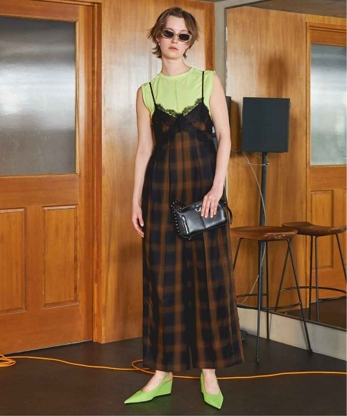 MAISON SPECIAL(メゾンスペシャル)の「Cutoff Sleeveless Tops/カットオフノースリーブトップス【MAISON SPECIAL/メゾンスペシャル】(タンクトップ・レディース・ブラック/チャコールグレー/ホワイト/レッド/グリーン/ピンク・FREE)」の9枚目の写真