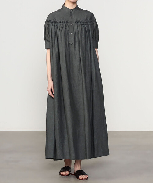 Scye（サイ）の「Scye |〈別注〉リネン ピンタックドレス WOMEN（ワンピース・レディース・チャコール・38）」の11枚目の写真