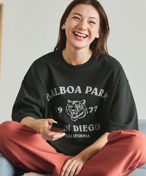 THE CRAFT CREW PRODUCTS(ザクラフトクループロダクツ)の「アニマルグラフィック刺繍 ヘビーウェイトファンクショナルファブリック ビッグシルエット クルーネック半袖Tシャツ / 抗菌・防臭【THE CRAFT CREW PRODUCTS】(Tシャツ/カットソー・レディース・スミクロ/ブラック系/グレイッシュベージュ/ホワイト系/オフホワイト・S/M/L)」の3枚目の写真
