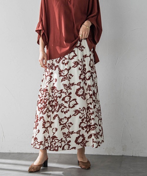 MAYSON GREY(メイソングレイ)の「フラワープリントリラックスサイドギャザーフレアスカート(スカート・レディース・ホワイト系その他/ブラック系その他・M)」の5枚目の写真