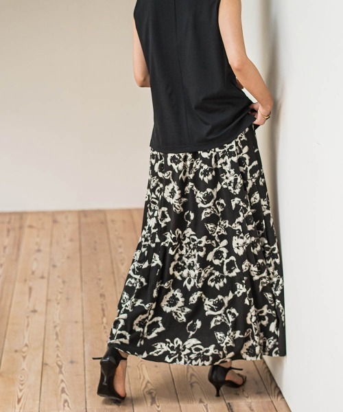 MAYSON GREY(メイソングレイ)の「フラワープリントリラックスサイドギャザーフレアスカート(スカート・レディース・ホワイト系その他/ブラック系その他・M)」の11枚目の写真