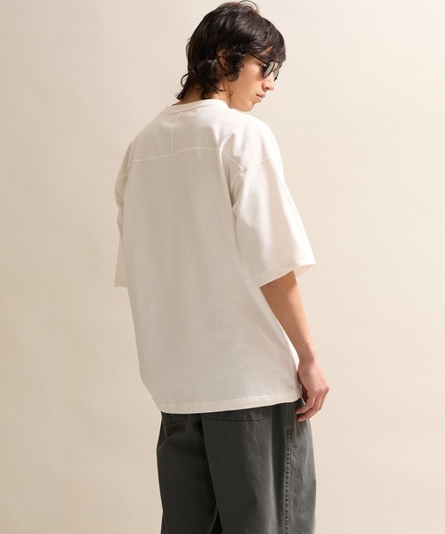 NUMBER (N)INE（ナンバーナイン）の「HEAVY COTTON COLLEGE LOGO FOOTBALL T-SHIRT / ヘビー コットン カレッジロゴ フットボール Tシャツ（Tシャツ/カットソー・メンズ・チャコール/ホワイト/ブラック/カーキ・2/3/4）」の7枚目の写真