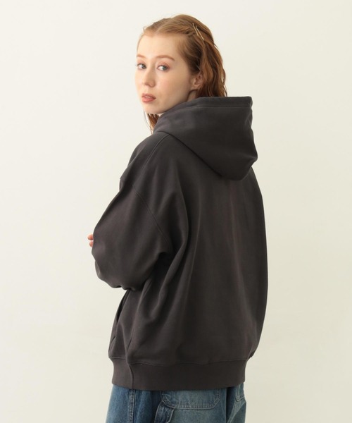 MILKFED.（ミルクフェド）の「COOPER LOGO WIDE SWEAT HOODIE（パーカー・レディース・オートミール/チャコール/レッド・M/L）」の21枚目の写真