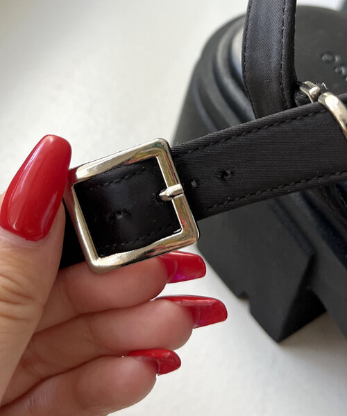 prose verse（プロズヴェール）の「ビジューシャーリング厚底サンダル（サンダル・レディース・ブラック・SMALL/MEDIUM/LARGE/X-LARGE）」の2枚目の写真