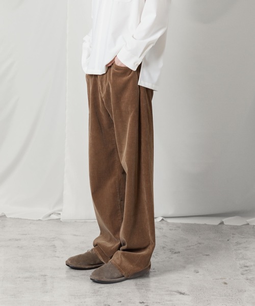 ATTACHMENT（アタッチメント）の「フィンクスコットン コーデュロイ 1タック ワイドトラウザーズ / FINX CO CORDUROY 1TUCK WIDE TROUSERS（その他パンツ・メンズ・ブラック/オフホワイト/キャメル・3/2/1）」の5枚目の写真