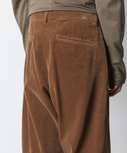 ATTACHMENT（アタッチメント）の「フィンクスコットン コーデュロイ 1タック ワイドトラウザーズ / FINX CO CORDUROY 1TUCK WIDE TROUSERS（その他パンツ・メンズ・ブラック/オフホワイト/キャメル・3/2/1）」の8枚目の写真