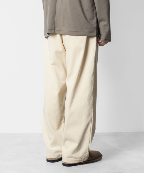 ATTACHMENT（アタッチメント）の「フィンクスコットン コーデュロイ 1タック ワイドトラウザーズ / FINX CO CORDUROY 1TUCK WIDE TROUSERS（その他パンツ・メンズ・ブラック/オフホワイト/キャメル・3/2/1）」の17枚目の写真