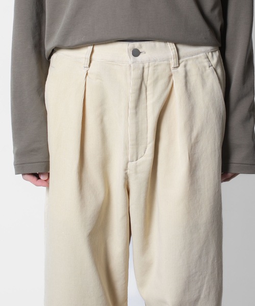 ATTACHMENT（アタッチメント）の「フィンクスコットン コーデュロイ 1タック ワイドトラウザーズ / FINX CO CORDUROY 1TUCK WIDE TROUSERS（その他パンツ・メンズ・ブラック/オフホワイト/キャメル・3/2/1）」の14枚目の写真